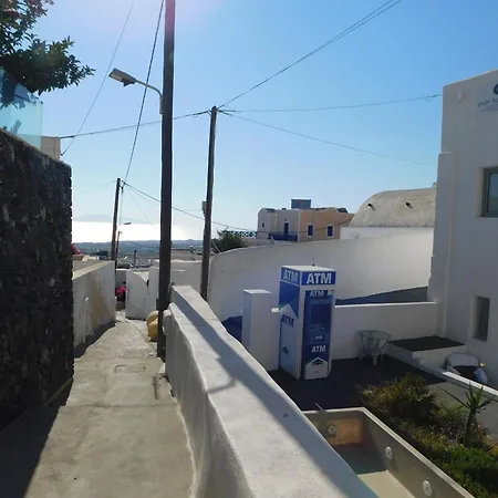 Vibrant Vertex Rooms- Center Fira (Santorini)