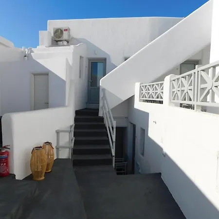 Vibrant Vertex Rooms- Center * Fira (Santorini)
