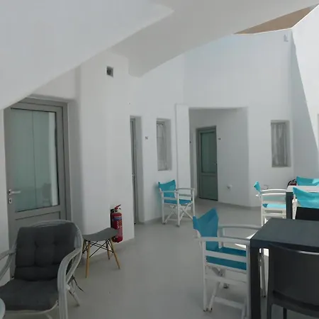 Vibrant Vertex Rooms- Center Apartment