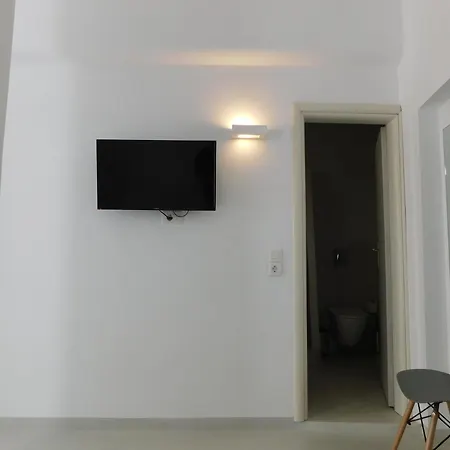Vibrant Vertex Rooms- Center * Fira (Santorini)