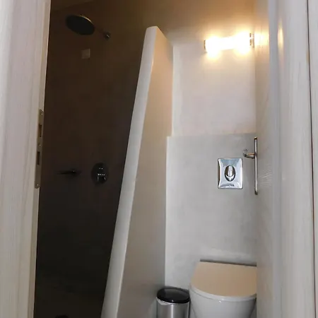 Vibrant Vertex Rooms- Center Apartment Fira (Santorini)